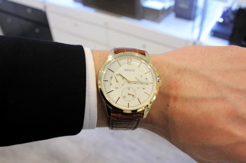 <b><p>Guess Men's line REGENT Brown Leather</p></b><b><p>ゲス メンズ ライン 摂政 ブラウン 革バンドの腕時計 W1041G2 男コーディネート</p></b><br /><br /><p align='center'>