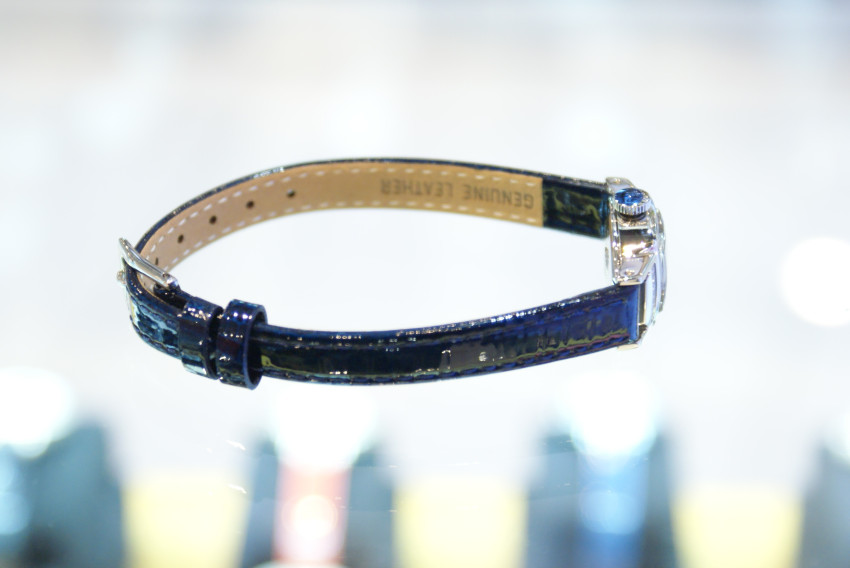 <b><p>Rose Mont silver blue 30s Leath Wch Ss female</p></b><b><p>ローズモン シルバー ブルー 30代の革の腕時計 ガンジョルギ 女性 クラシックコーディネート</p></b><br /><br /><p align='center'>