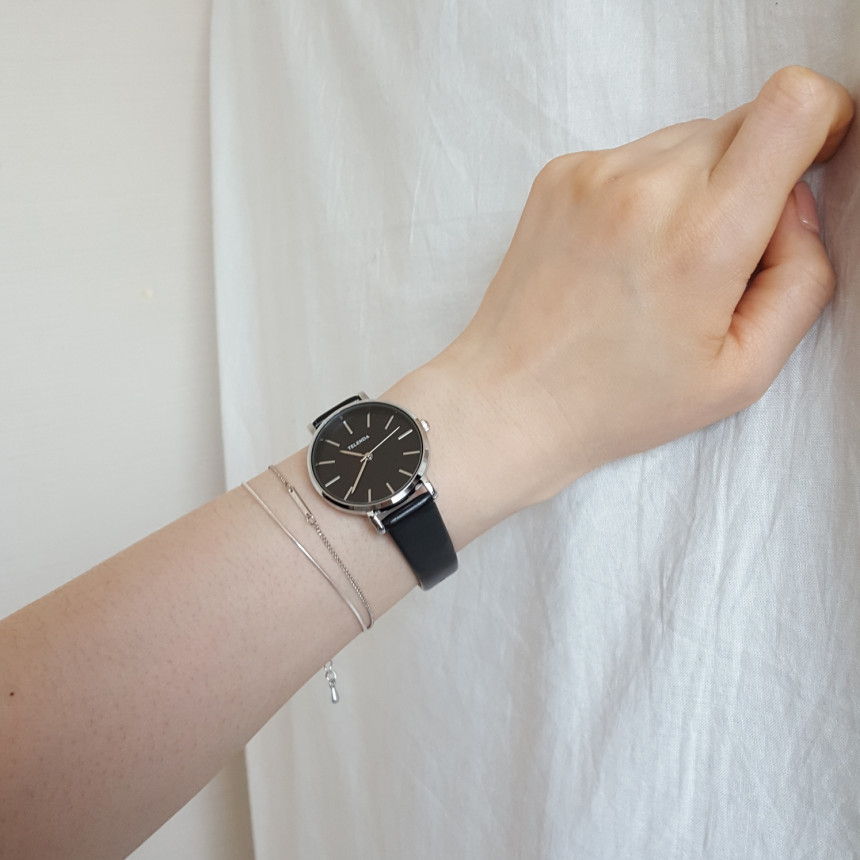 <b><p>circle black watch Comption of coordin Luxury</p></b><b><p>円形 ブラック 腕時計 コーディネート完成 ラグジュアリール フェミニンスタイル</p></b><br /><br /><p align='center'>