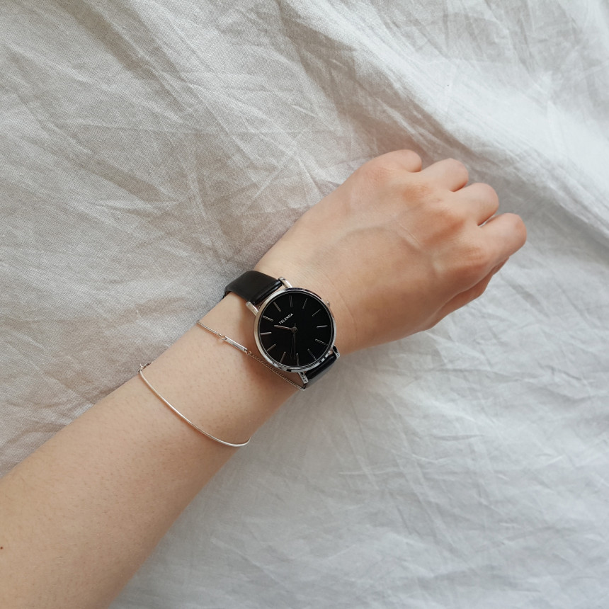 <b><p>circle black watch Comption of coordin Luxury</p></b><b><p>円形 ブラック 腕時計 コーディネート完成 ラグジュアリール フェミニンスタイル</p></b><br /><br /><p align='center'>