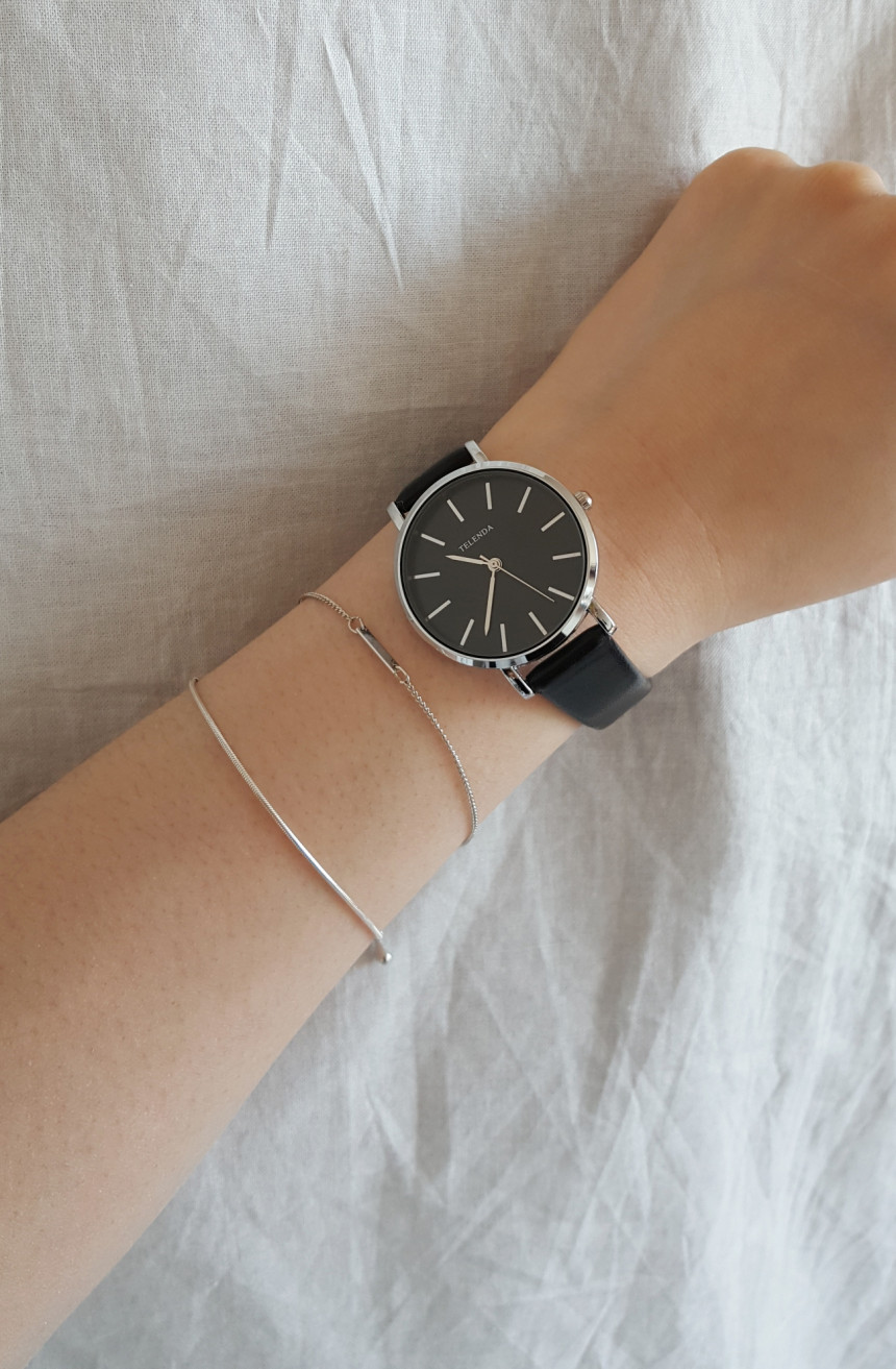 <b><p>circle black watch Comption of coordin Luxury</p></b><b><p>円形 ブラック 腕時計 コーディネート完成 ラグジュアリール フェミニンスタイル</p></b><br /><br /><p align='center'>