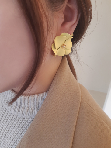 <b><p>flower earring YOU ARE st 4 cor Jelry Ste</p></b><b><p>フラワー イヤリング ザラ セント 4 色 ジュエリー通販 アクセ社 きれいな 清純な</p></b><br /><br /><p align='center'>