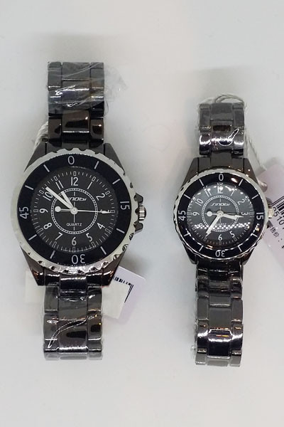 <b><p>Black Metal Couple Watch fashion man Wo Gift</p></b><b><p>ブラックメタルのカップル時計 ファッション 男 女性 ギフト 友達 記念日 洗練されたグリッター</p></b><br /><br /><p align='center'>