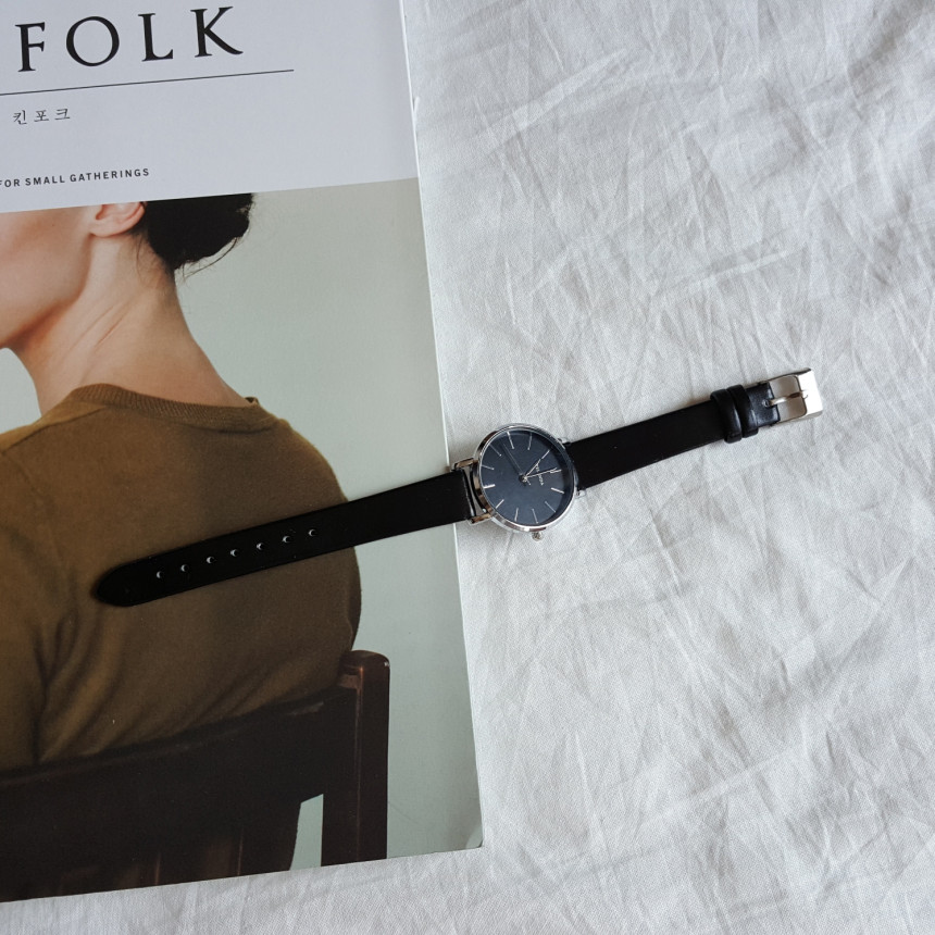 <b><p>circle black watch Comption of coordin Luxury</p></b><b><p>円形 ブラック 腕時計 コーディネート完成 ラグジュアリール フェミニンスタイル</p></b><br /><br /><p align='center'>