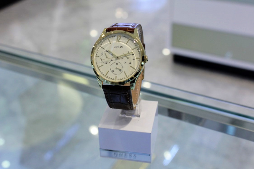 <b><p>Guess Men's line REGENT Brown Leather</p></b><b><p>ゲス メンズ ライン 摂政 ブラウン 革バンドの腕時計 W1041G2 男コーディネート</p></b><br /><br /><p align='center'>