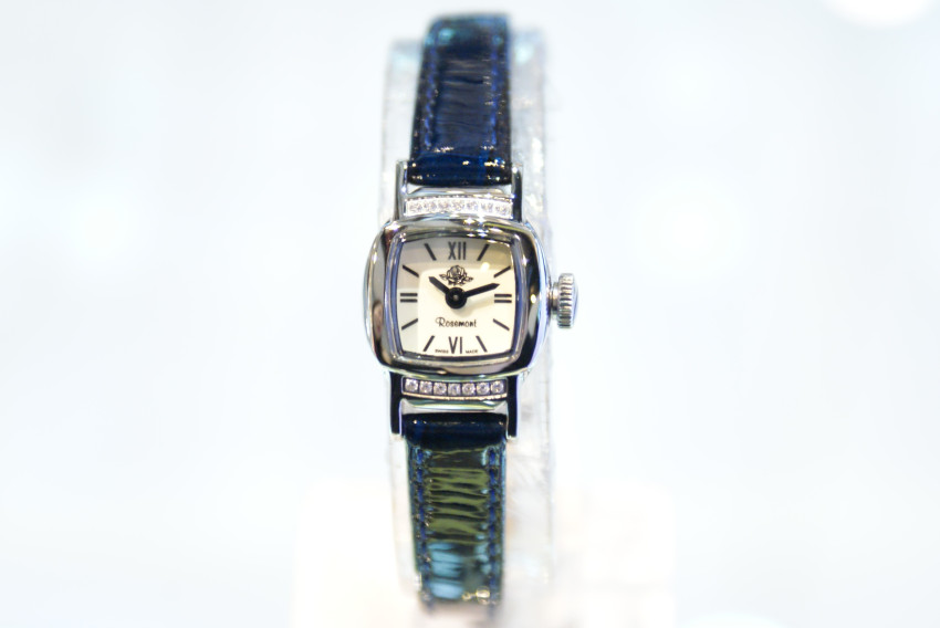 <b><p>Rose Mont silver blue 30s Leath Wch Ss female</p></b><b><p>ローズモン シルバー ブルー 30代の革の腕時計 ガンジョルギ 女性 クラシックコーディネート</p></b><br /><br /><p align='center'>