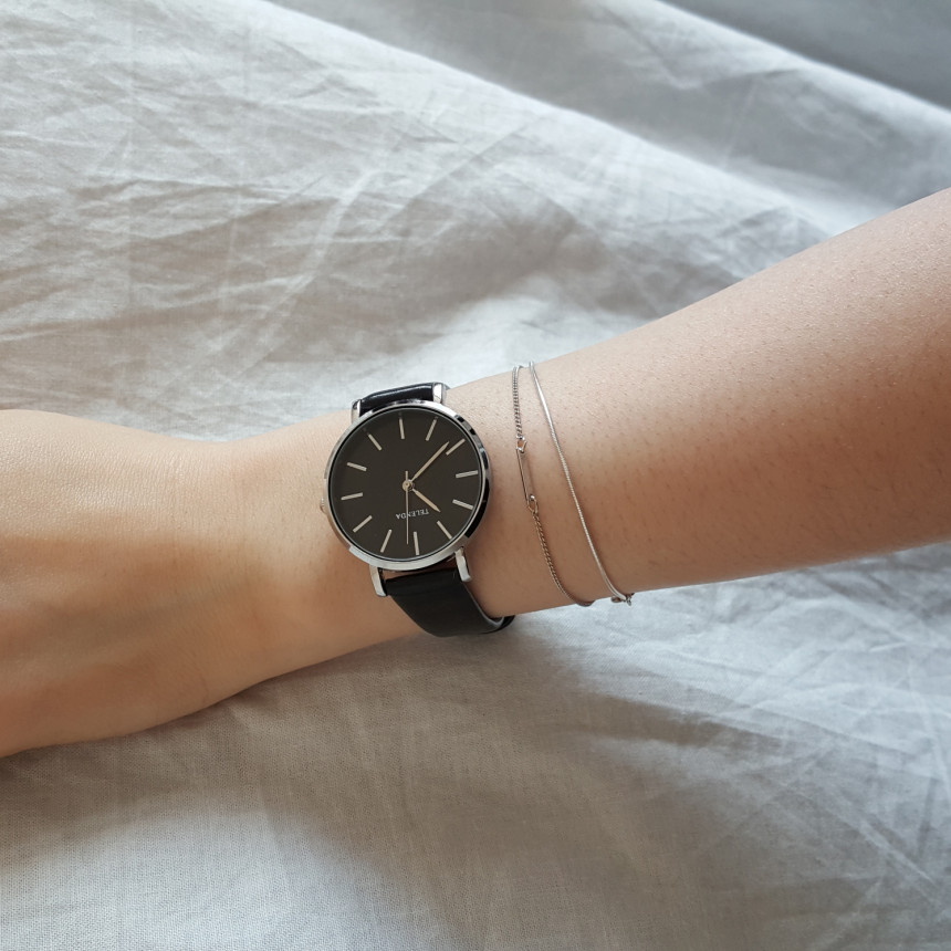 <b><p>circle black watch Comption of coordin Luxury</p></b><b><p>円形 ブラック 腕時計 コーディネート完成 ラグジュアリール フェミニンスタイル</p></b><br /><br /><p align='center'>