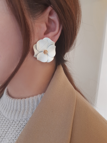 <b><p>flower earring YOU ARE st 4 cor Jelry Ste</p></b><b><p>フラワー イヤリング ザラ セント 4 色 ジュエリー通販 アクセ社 きれいな 清純な</p></b><br /><br /><p align='center'>