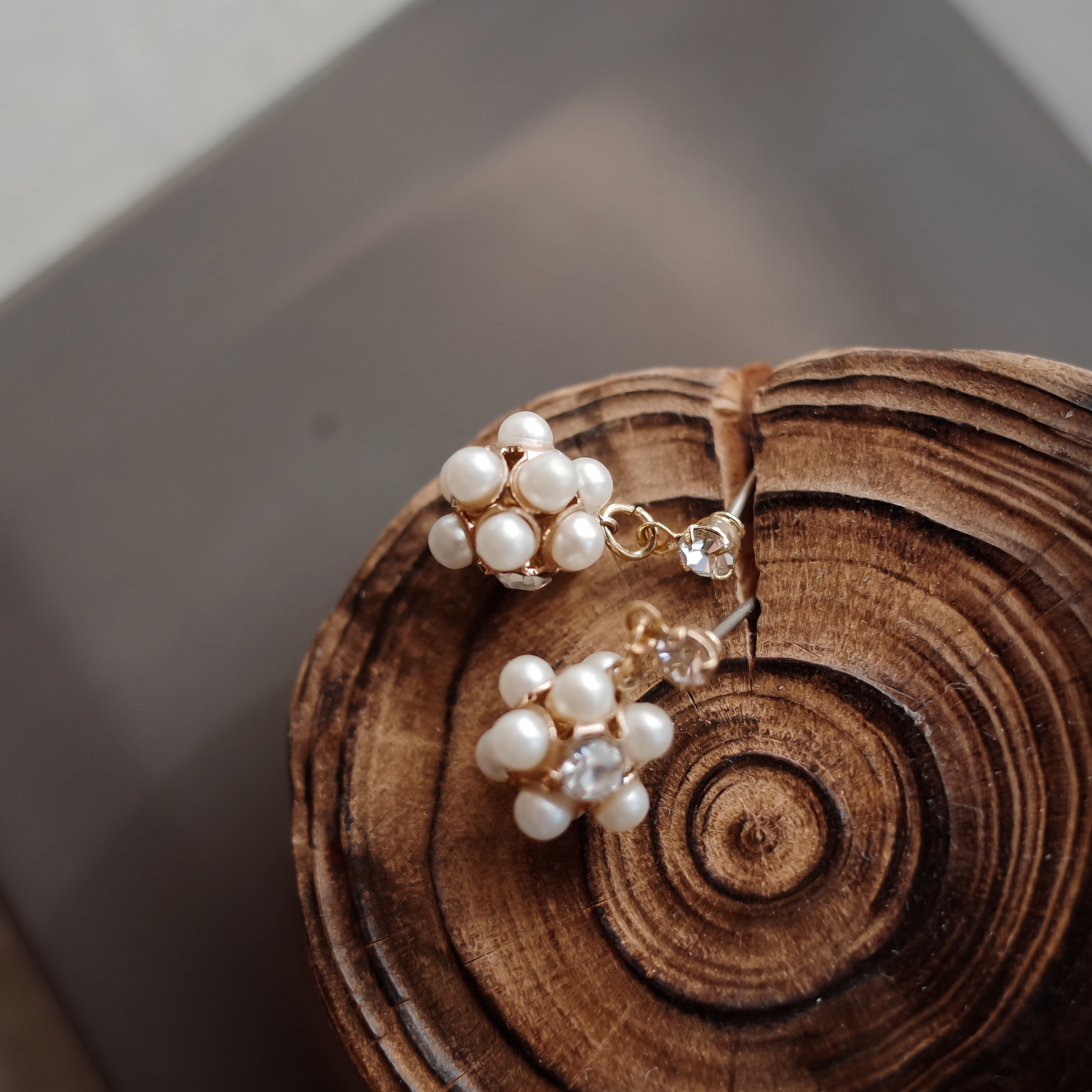 <b><p>Mini moccasome Pearl drop Simple Uque Stylish</p></b><b><p>ミニモカ綿 パールドロップイヤリング シンプルユニーク スタイリッシュルック 30代の女性</p></b><br /><br /><p align='center'>