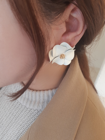 <b><p>flower earring YOU ARE st 4 cor Jelry Ste</p></b><b><p>フラワー イヤリング ザラ セント 4 色 ジュエリー通販 アクセ社 きれいな 清純な</p></b><br /><br /><p align='center'>