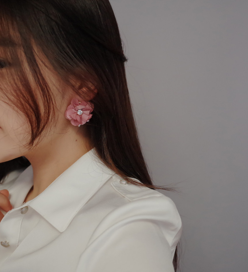 <b><p>Romens Flower bling Bright Earrs Simple Unique</p></b><b><p>ロマンス フラワーブリンブリン 華やかな花のイヤ​​グ シンプルユニーク スタイリッシュルック</p></b><br /><br /><p align='center'>