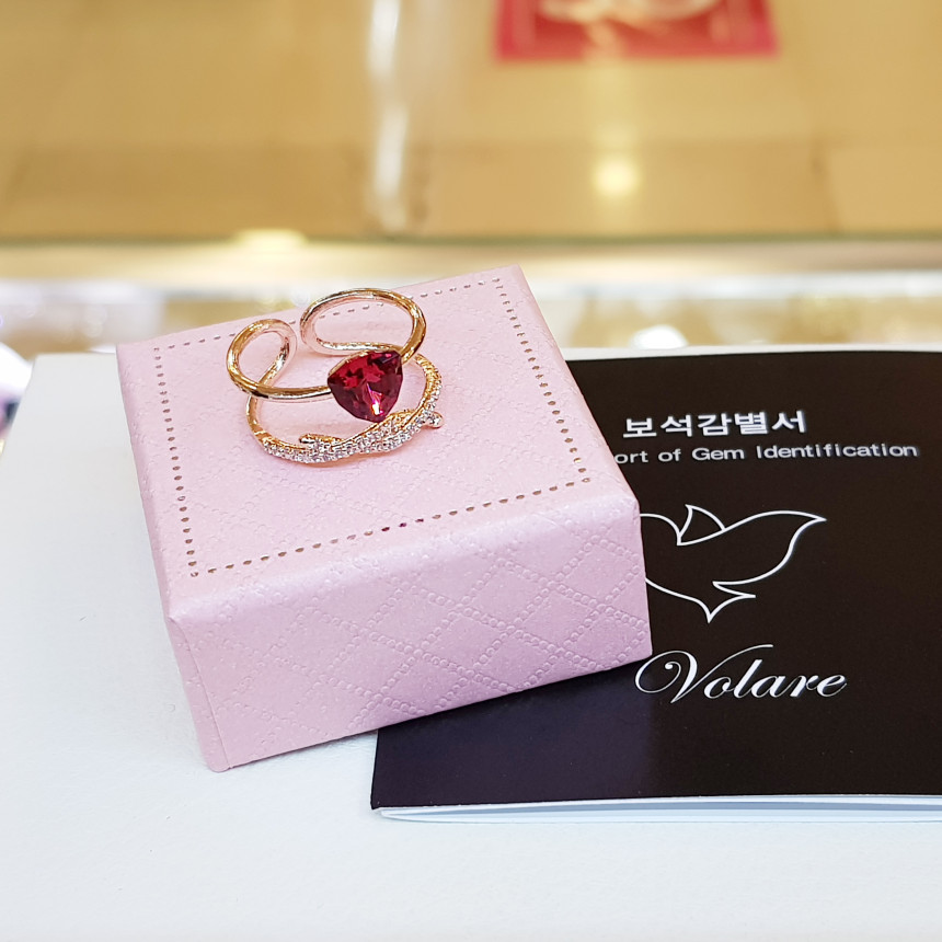 <b><p>Bollare Crry Red Kink Rg AAA062 Sophisticat</p></b><b><p>ボラレ チェリーレッドねじれリング AAA062 洗練され 輝く 高品位ギフト フェミニンなイヤ</p></b><br /><br /><p align='center'>
