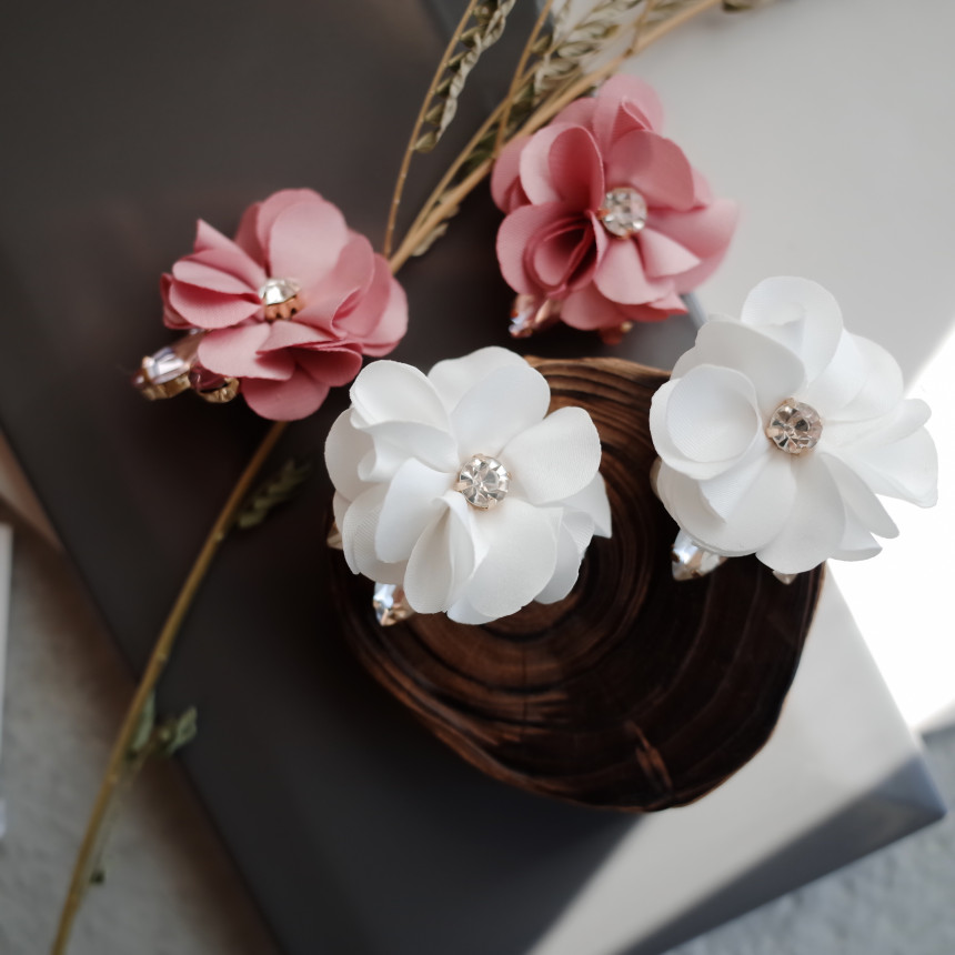 <b><p>Romens Flower bling Bright Earrs Simple Unique</p></b><b><p>ロマンス フラワーブリンブリン 華やかな花のイヤ​​グ シンプルユニーク スタイリッシュルック</p></b><br /><br /><p align='center'>