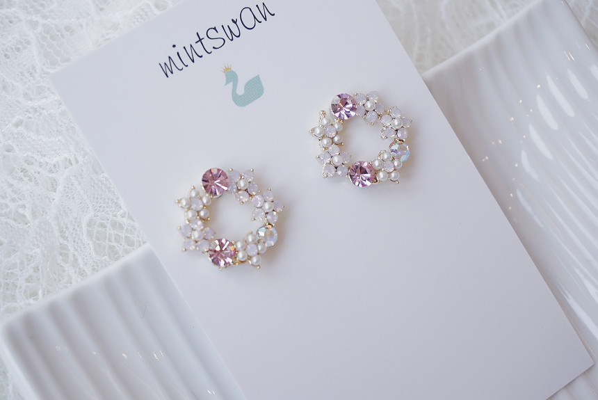 <b><p>flower Fondue earring Tnties women Daily</p></b><b><p>フラワー フォンデュ イヤリング 20代の女性 デイリーコーディネート ウンチム</p></b><br /><br /><p align='center'>