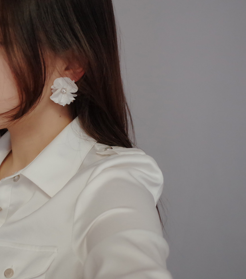 <b><p>Romens Flower bling Bright Earrs Simple Unique</p></b><b><p>ロマンス フラワーブリンブリン 華やかな花のイヤ​​グ シンプルユニーク スタイリッシュルック</p></b><br /><br /><p align='center'>