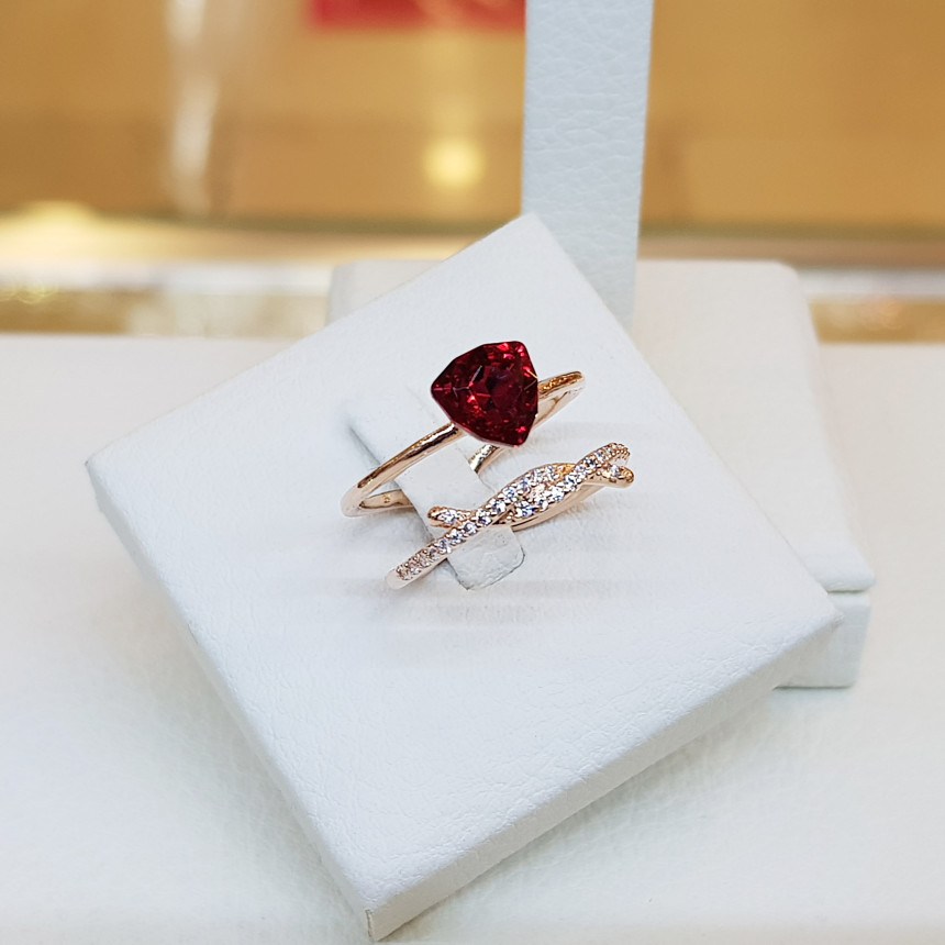 <b><p>Bollare Crry Red Kink Rg AAA062 Sophisticat</p></b><b><p>ボラレ チェリーレッドねじれリング AAA062 洗練され 輝く 高品位ギフト フェミニンなイヤ</p></b><br /><br /><p align='center'>