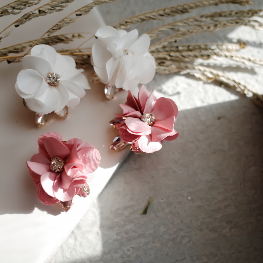 <b><p>Romens Flower bling Bright Earrs Simple Unique</p></b><b><p>ロマンス フラワーブリンブリン 華やかな花のイヤ​​グ シンプルユニーク スタイリッシュルック</p></b><br /><br /><p align='center'>