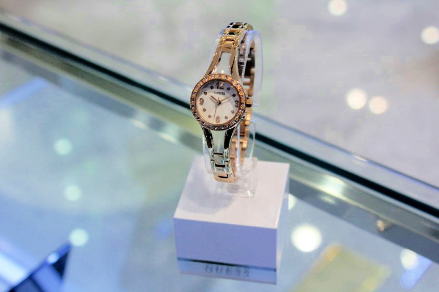 <b><p>Guess Ladi Jewelry line EVIE Rose Gold Metal</p></b><b><p>ゲス レディース ジュエリー ライン EVIE ローズゴールド メタルバンドの腕時計</p></b><br /><br /><p align='center'>