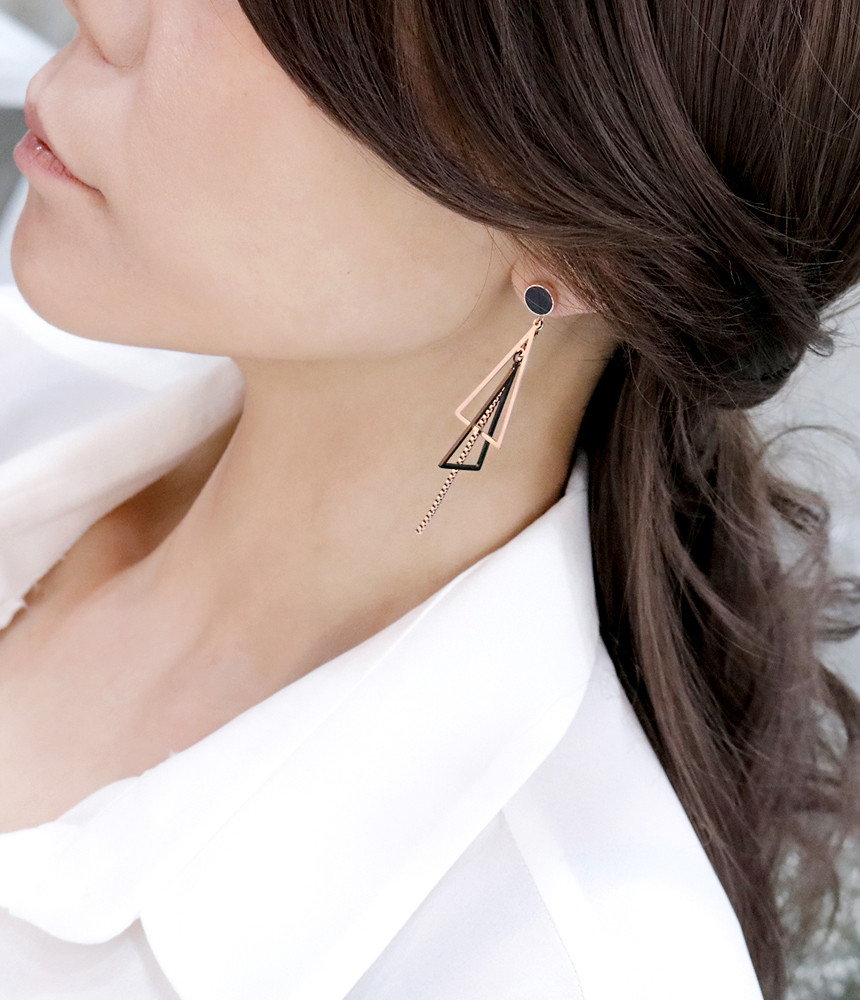 <b><p>Ohnet Surge Steel earring titanium sless</p></b><b><p>オネット 書かれているカールスチール イヤリング チタン ステンレス モダンな シックな</p></b><br /><br /><p align='center'>
