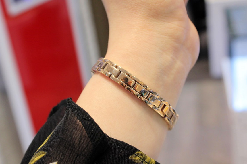 <b><p>Guess Ladi Jewelry line EVIE Rose Gold Metal</p></b><b><p>ゲス レディース ジュエリー ライン EVIE ローズゴールド メタルバンドの腕時計</p></b><br /><br /><p align='center'>