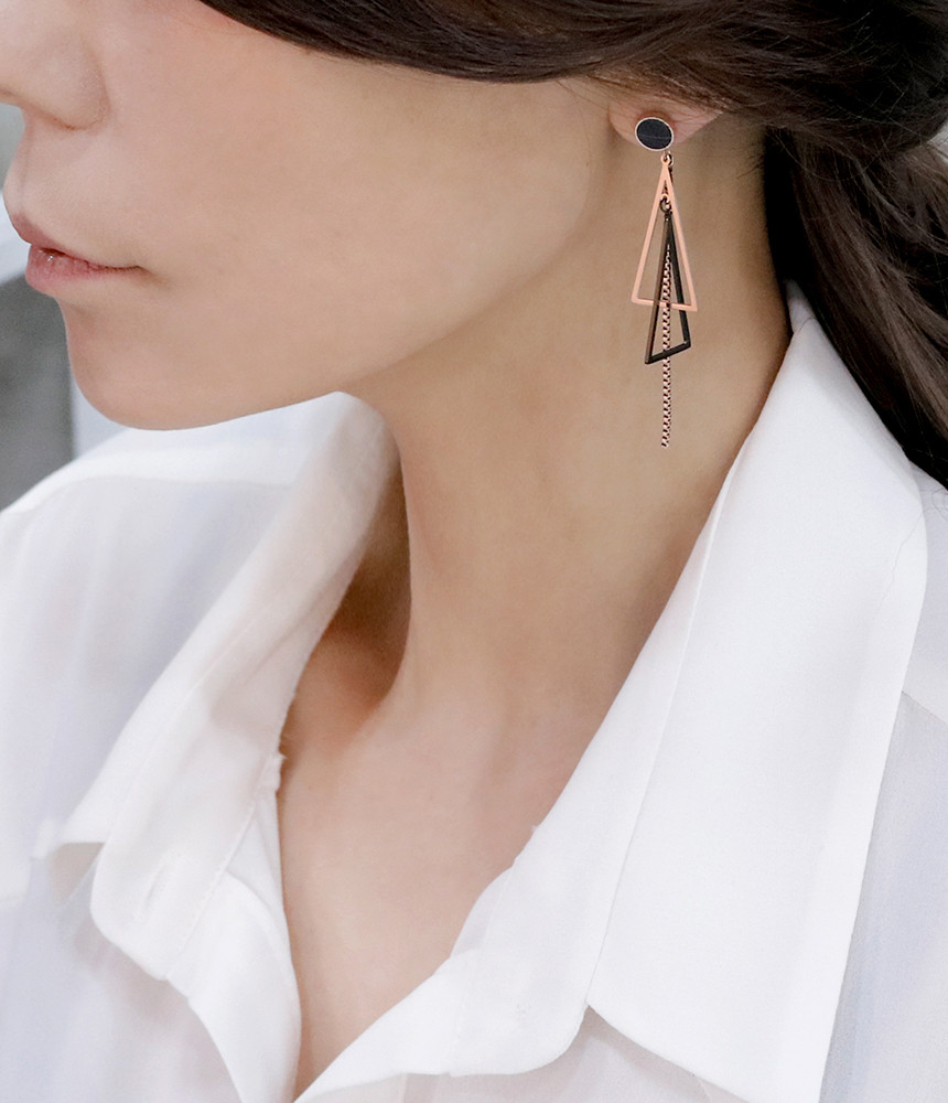 <b><p>Ohnet Surge Steel earring titanium sless</p></b><b><p>オネット 書かれているカールスチール イヤリング チタン ステンレス モダンな シックな</p></b><br /><br /><p align='center'>