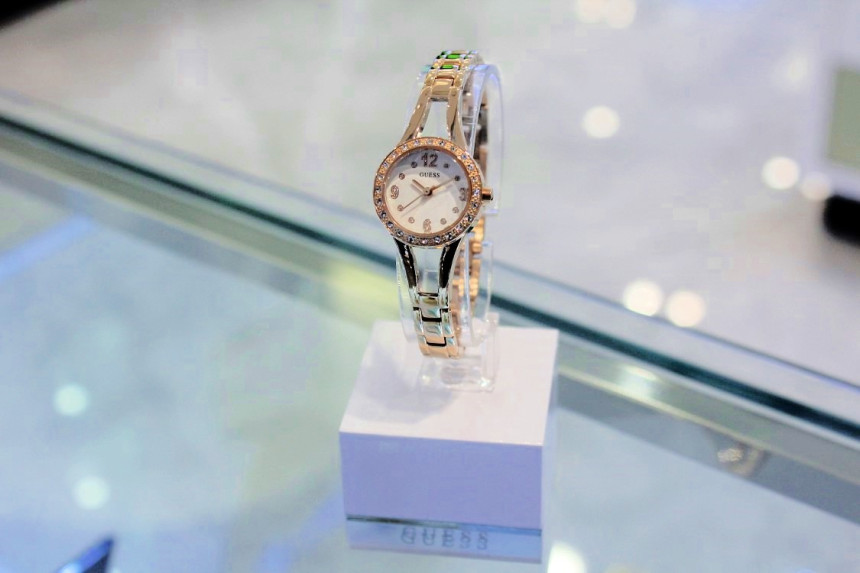 <b><p>Guess Ladi Jewelry line EVIE Rose Gold Metal</p></b><b><p>ゲス レディース ジュエリー ライン EVIE ローズゴールド メタルバンドの腕時計</p></b><br /><br /><p align='center'>