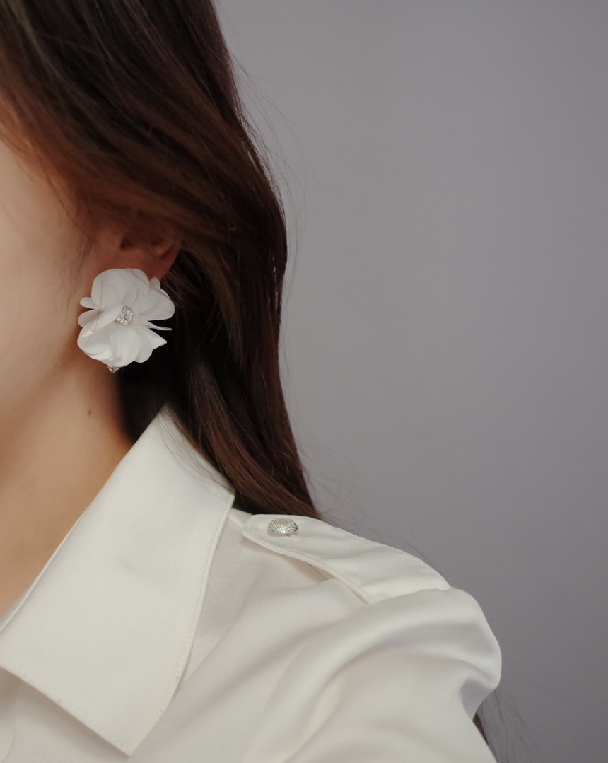 <b><p>Romens Flower bling Bright Earrs Simple Unique</p></b><b><p>ロマンス フラワーブリンブリン 華やかな花のイヤ​​グ シンプルユニーク スタイリッシュルック</p></b><br /><br /><p align='center'>