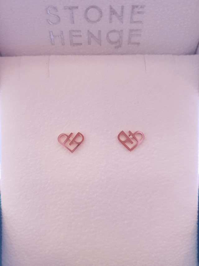 <b><p>Stonehenge SHe art Lovely look Simple Unique</p></b><b><p>ストーンヘンジ 彼女 ハート イヤリング ラブリールックコーディネ シンプルユニーク</p></b><br /><br /><p align='center'>