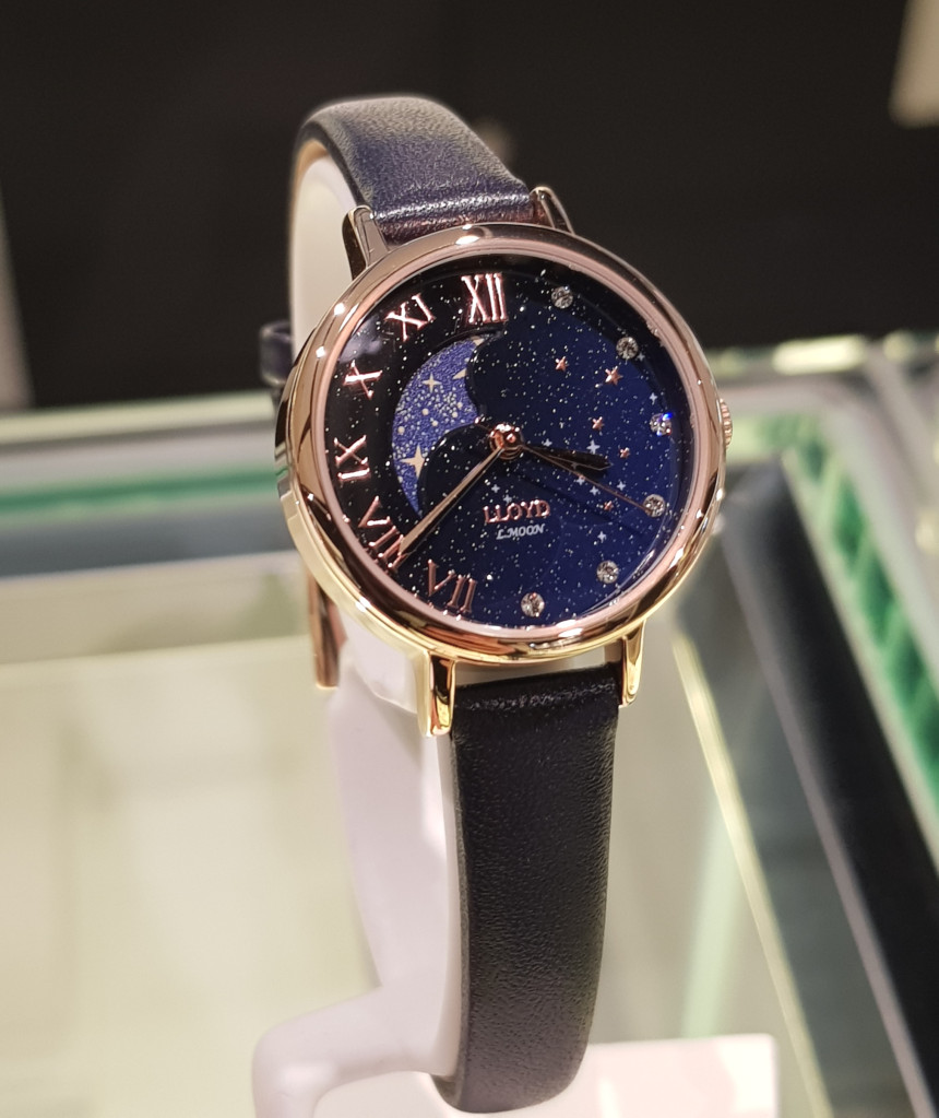 <b><p>Lloyd White stone Roman Mo Phase Leather</p></b><b><p>ロイド ホワイトストーン ローマ字 ムフェイズ レザー腕時計 LL2G18360CGL</p></b><br /><br /><p align='center'>