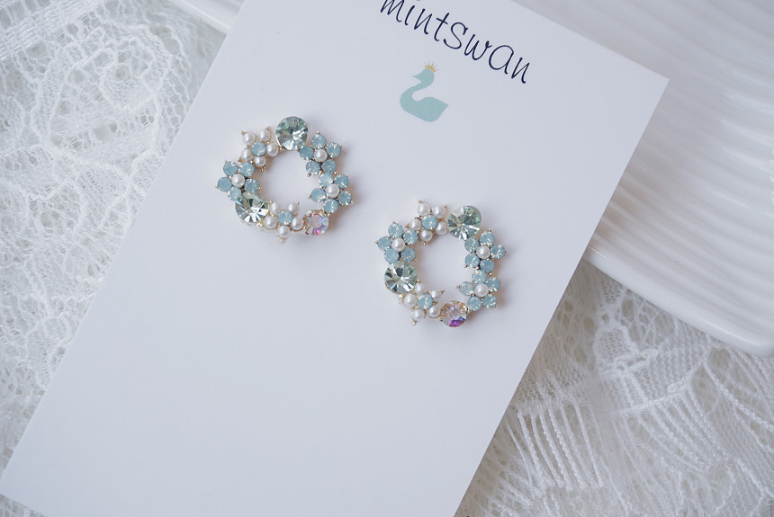 <b><p>flower Fondue earring Tnties women Daily</p></b><b><p>フラワー フォンデュ イヤリング 20代の女性 デイリーコーディネート ウンチム</p></b><br /><br /><p align='center'>