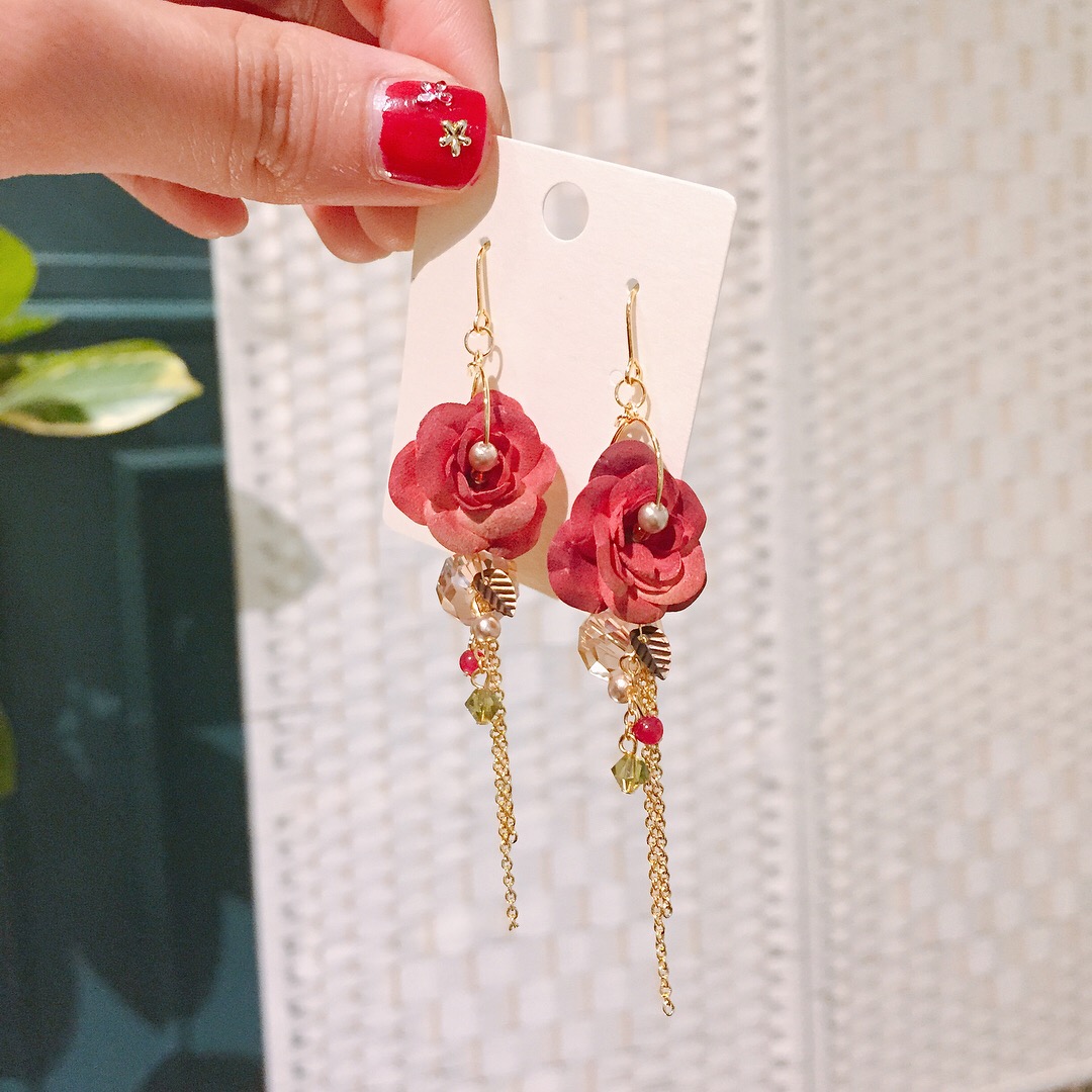 <b><p>recomndation Dried Rose Flower Earngs Girl</p></b><b><p>おすすめ 乾燥バラの花のイヤリング 女性コーディネート シンプルな フェミニンな</p></b><br /><br /><p align='center'>