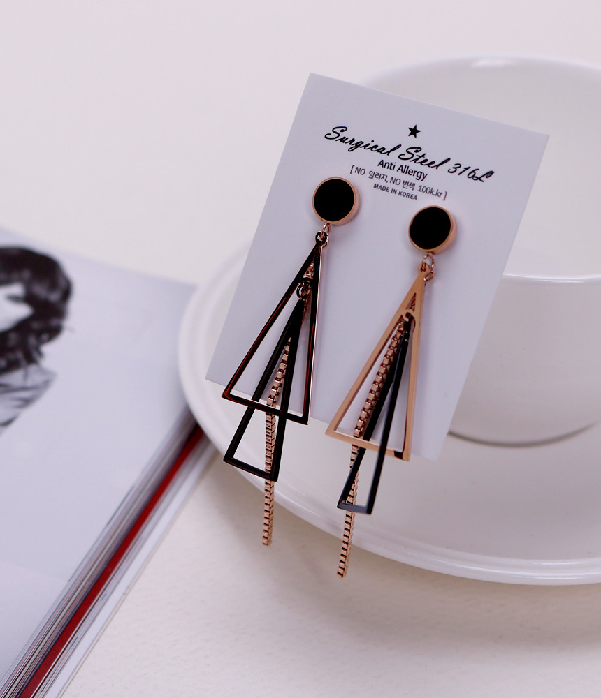 <b><p>Ohnet Surge Steel earring titanium sless</p></b><b><p>オネット 書かれているカールスチール イヤリング チタン ステンレス モダンな シックな</p></b><br /><br /><p align='center'>