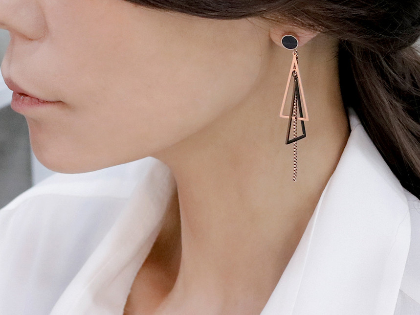 <b><p>Ohnet Surge Steel earring titanium sless</p></b><b><p>オネット 書かれているカールスチール イヤリング チタン ステンレス モダンな シックな</p></b><br /><br /><p align='center'>