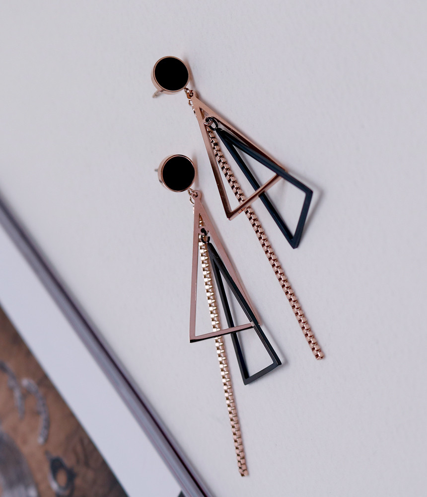 <b><p>Ohnet Surge Steel earring titanium sless</p></b><b><p>オネット 書かれているカールスチール イヤリング チタン ステンレス モダンな シックな</p></b><br /><br /><p align='center'>