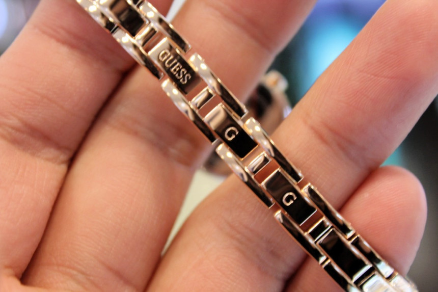 <b><p>Guess Ladi Jewelry line EVIE Rose Gold Metal</p></b><b><p>ゲス レディース ジュエリー ライン EVIE ローズゴールド メタルバンドの腕時計</p></b><br /><br /><p align='center'>