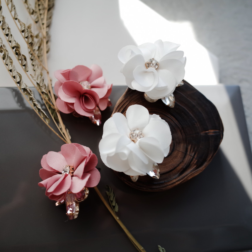 <b><p>Romens Flower bling Bright Earrs Simple Unique</p></b><b><p>ロマンス フラワーブリンブリン 華やかな花のイヤ​​グ シンプルユニーク スタイリッシュルック</p></b><br /><br /><p align='center'>