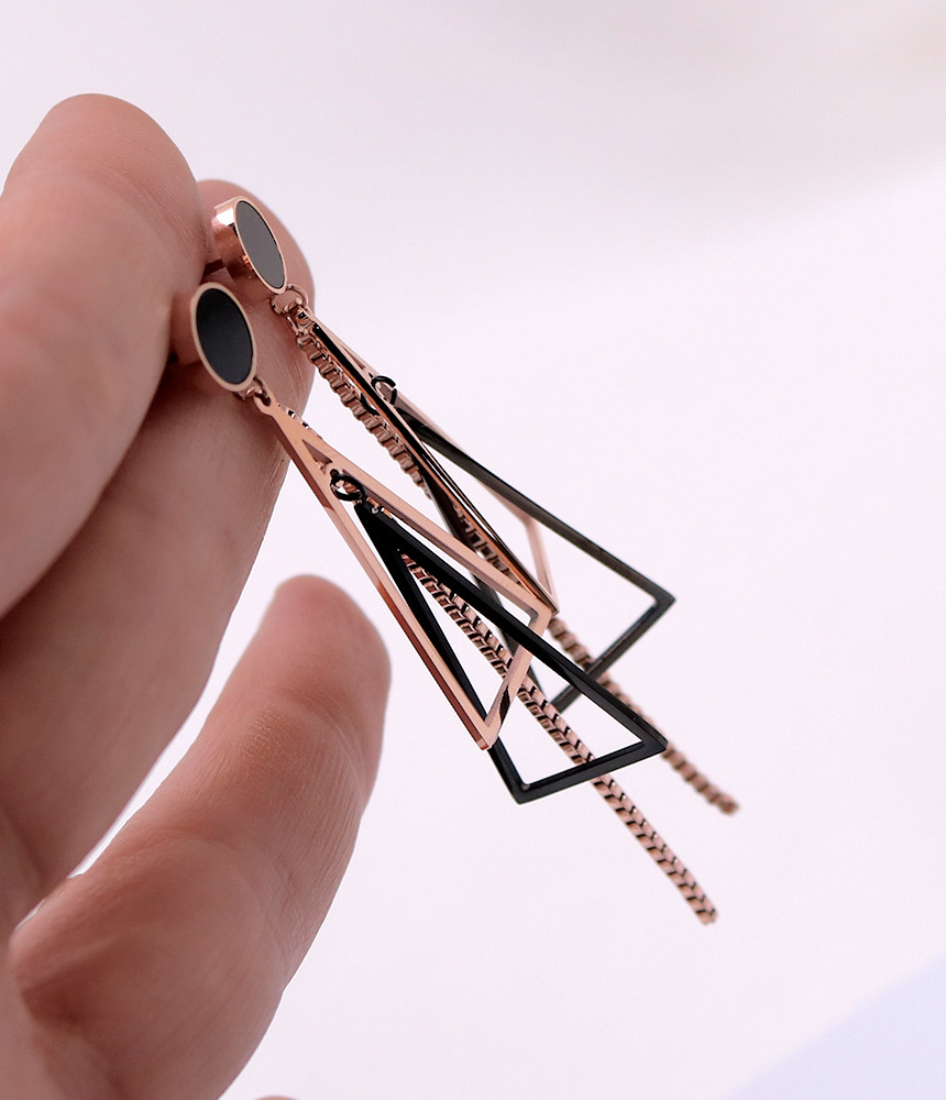 <b><p>Ohnet Surge Steel earring titanium sless</p></b><b><p>オネット 書かれているカールスチール イヤリング チタン ステンレス モダンな シックな</p></b><br /><br /><p align='center'>