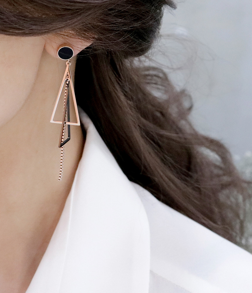 <b><p>Ohnet Surge Steel earring titanium sless</p></b><b><p>オネット 書かれているカールスチール イヤリング チタン ステンレス モダンな シックな</p></b><br /><br /><p align='center'>