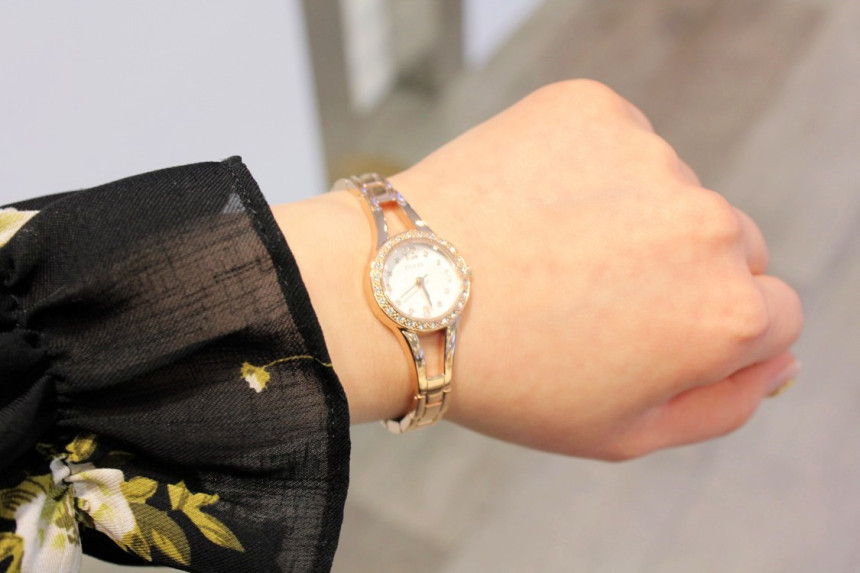 <b><p>Guess Ladi Jewelry line EVIE Rose Gold Metal</p></b><b><p>ゲス レディース ジュエリー ライン EVIE ローズゴールド メタルバンドの腕時計</p></b><br /><br /><p align='center'>