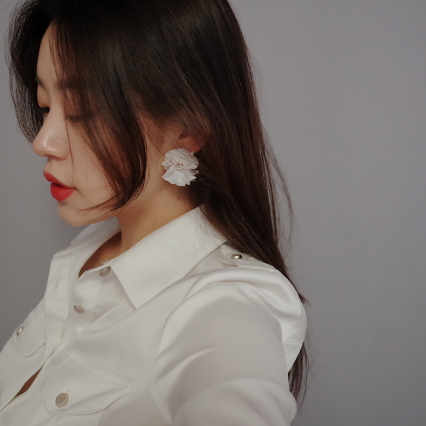 <b><p>Romens Flower bling Bright Earrs Simple Unique</p></b><b><p>ロマンス フラワーブリンブリン 華やかな花のイヤ​​グ シンプルユニーク スタイリッシュルック</p></b><br /><br /><p align='center'>