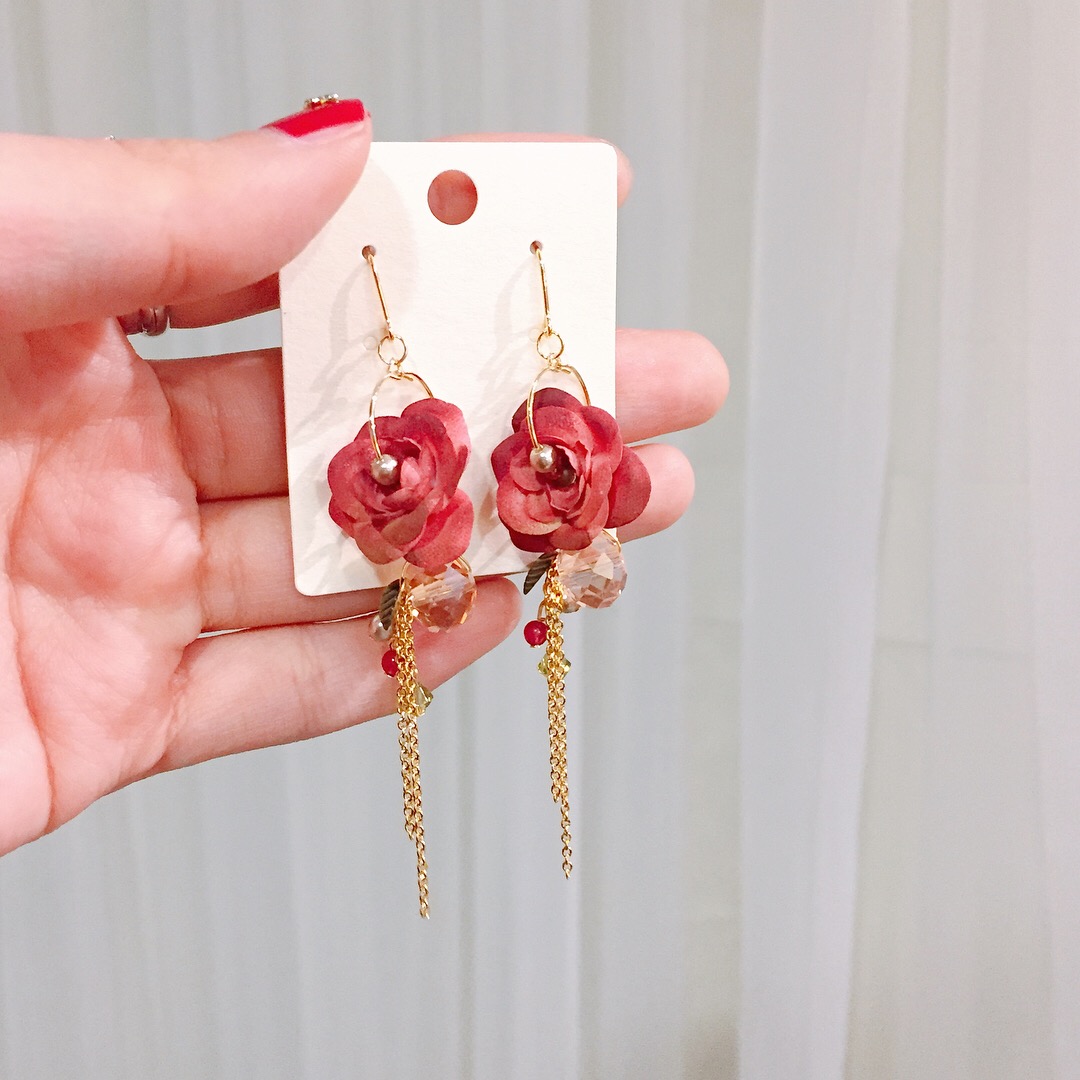 <b><p>recomndation Dried Rose Flower Earngs Girl</p></b><b><p>おすすめ 乾燥バラの花のイヤリング 女性コーディネート シンプルな フェミニンな</p></b><br /><br /><p align='center'>