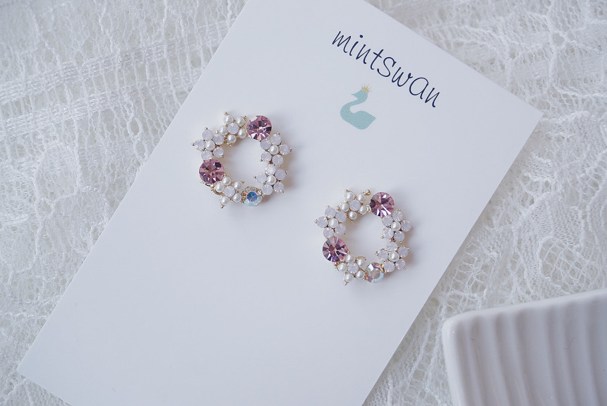 <b><p>flower Fondue earring Tnties women Daily</p></b><b><p>フラワー フォンデュ イヤリング 20代の女性 デイリーコーディネート ウンチム</p></b><br /><br /><p align='center'>