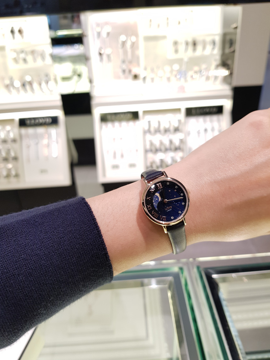 <b><p>Lloyd White stone Roman Mo Phase Leather</p></b><b><p>ロイド ホワイトストーン ローマ字 ムフェイズ レザー腕時計 LL2G18360CGL</p></b><br /><br /><p align='center'>