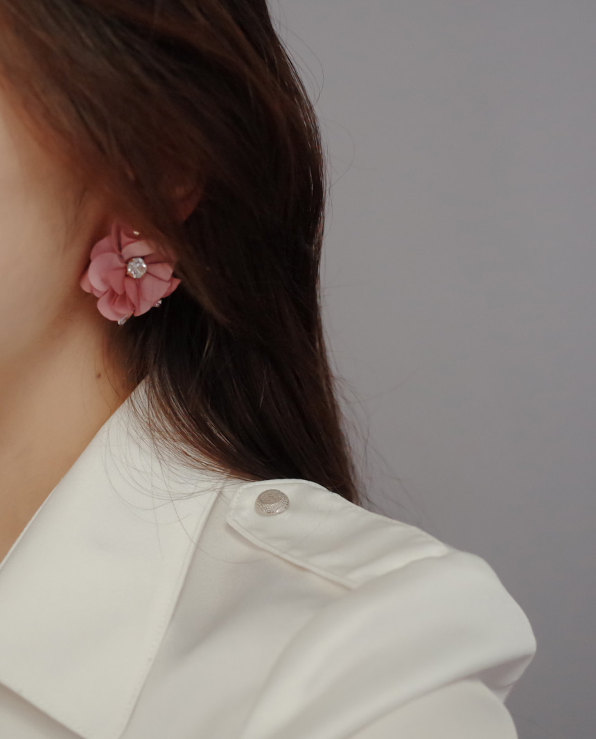 <b><p>Romens Flower bling Bright Earrs Simple Unique</p></b><b><p>ロマンス フラワーブリンブリン 華やかな花のイヤ​​グ シンプルユニーク スタイリッシュルック</p></b><br /><br /><p align='center'>