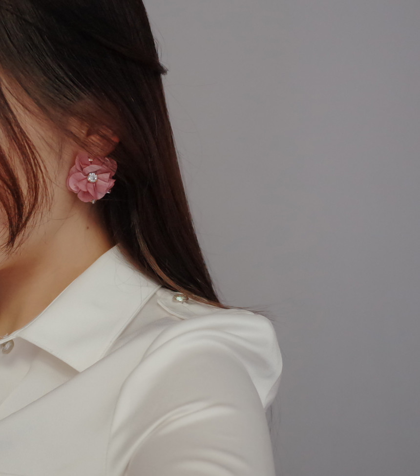 <b><p>Romens Flower bling Bright Earrs Simple Unique</p></b><b><p>ロマンス フラワーブリンブリン 華やかな花のイヤ​​グ シンプルユニーク スタイリッシュルック</p></b><br /><br /><p align='center'>