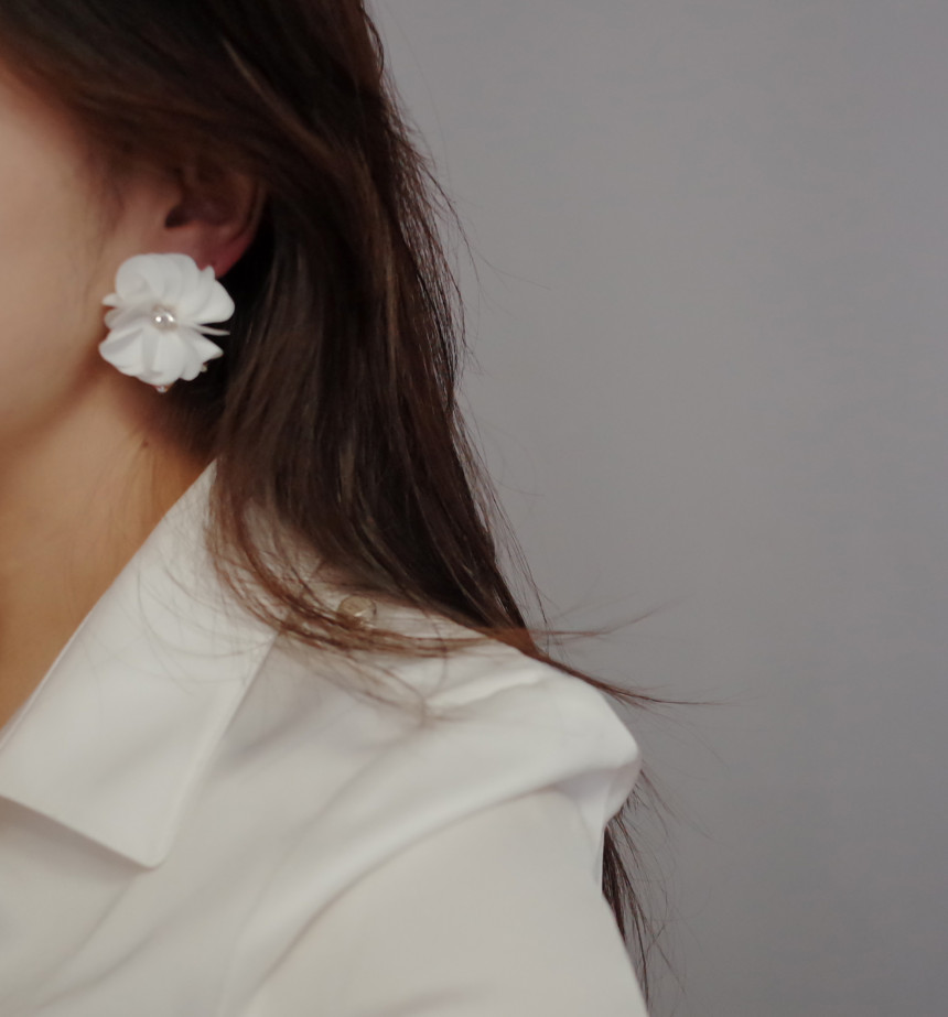 <b><p>Romens Flower bling Bright Earrs Simple Unique</p></b><b><p>ロマンス フラワーブリンブリン 華やかな花のイヤ​​グ シンプルユニーク スタイリッシュルック</p></b><br /><br /><p align='center'>