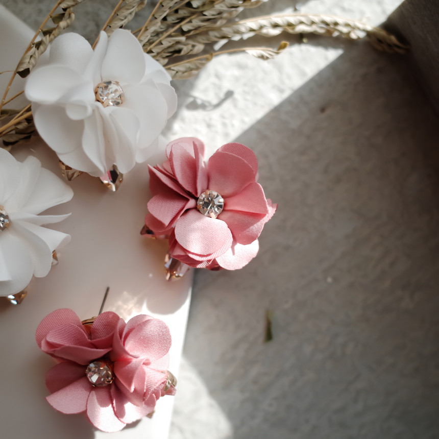 <b><p>Romens Flower bling Bright Earrs Simple Unique</p></b><b><p>ロマンス フラワーブリンブリン 華やかな花のイヤ​​グ シンプルユニーク スタイリッシュルック</p></b><br /><br /><p align='center'>