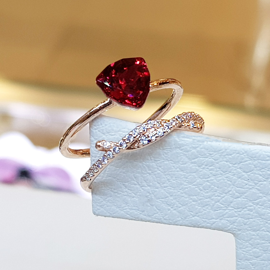 <b><p>Bollare Crry Red Kink Rg AAA062 Sophisticat</p></b><b><p>ボラレ チェリーレッドねじれリング AAA062 洗練され 輝く 高品位ギフト フェミニンなイヤ</p></b><br /><br /><p align='center'>