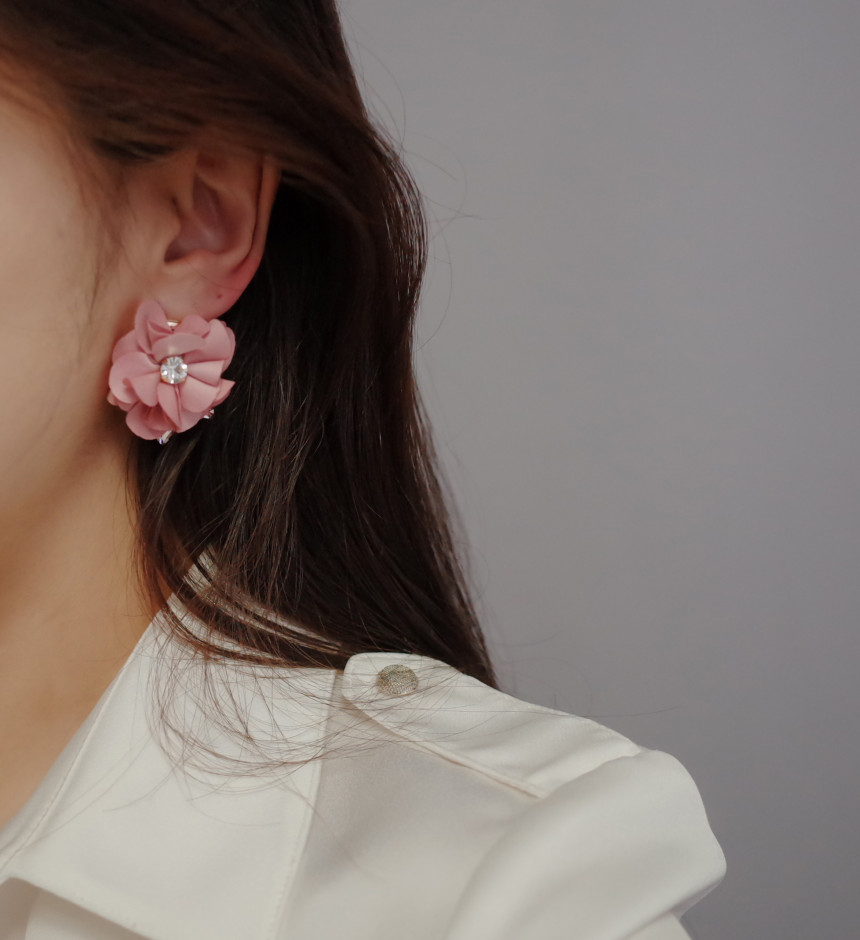 <b><p>Romens Flower bling Bright Earrs Simple Unique</p></b><b><p>ロマンス フラワーブリンブリン 華やかな花のイヤ​​グ シンプルユニーク スタイリッシュルック</p></b><br /><br /><p align='center'>