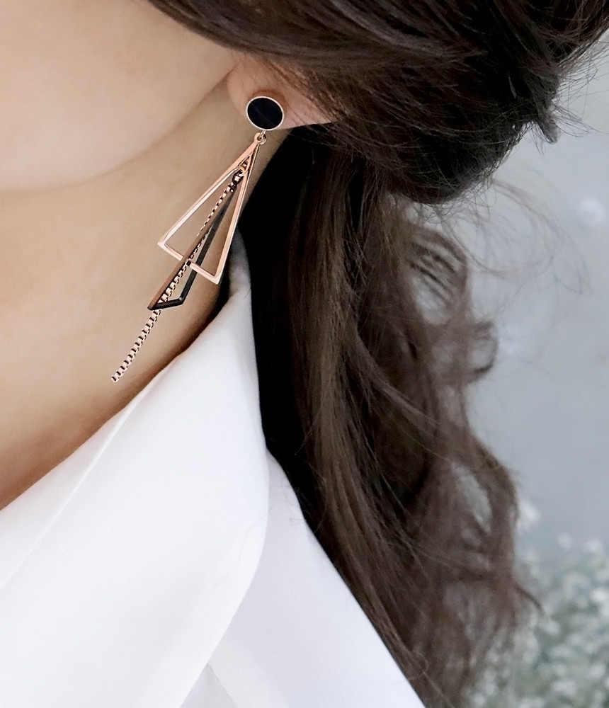 <b><p>Ohnet Surge Steel earring titanium sless</p></b><b><p>オネット 書かれているカールスチール イヤリング チタン ステンレス モダンな シックな</p></b><br /><br /><p align='center'>